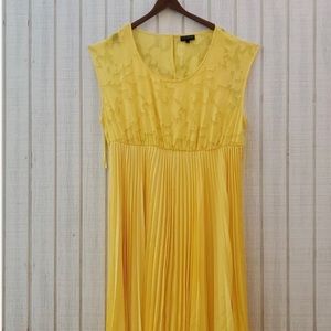 Beautiful Spring Lane Bryant pleated Yellow dress, 26/28, mid length dress